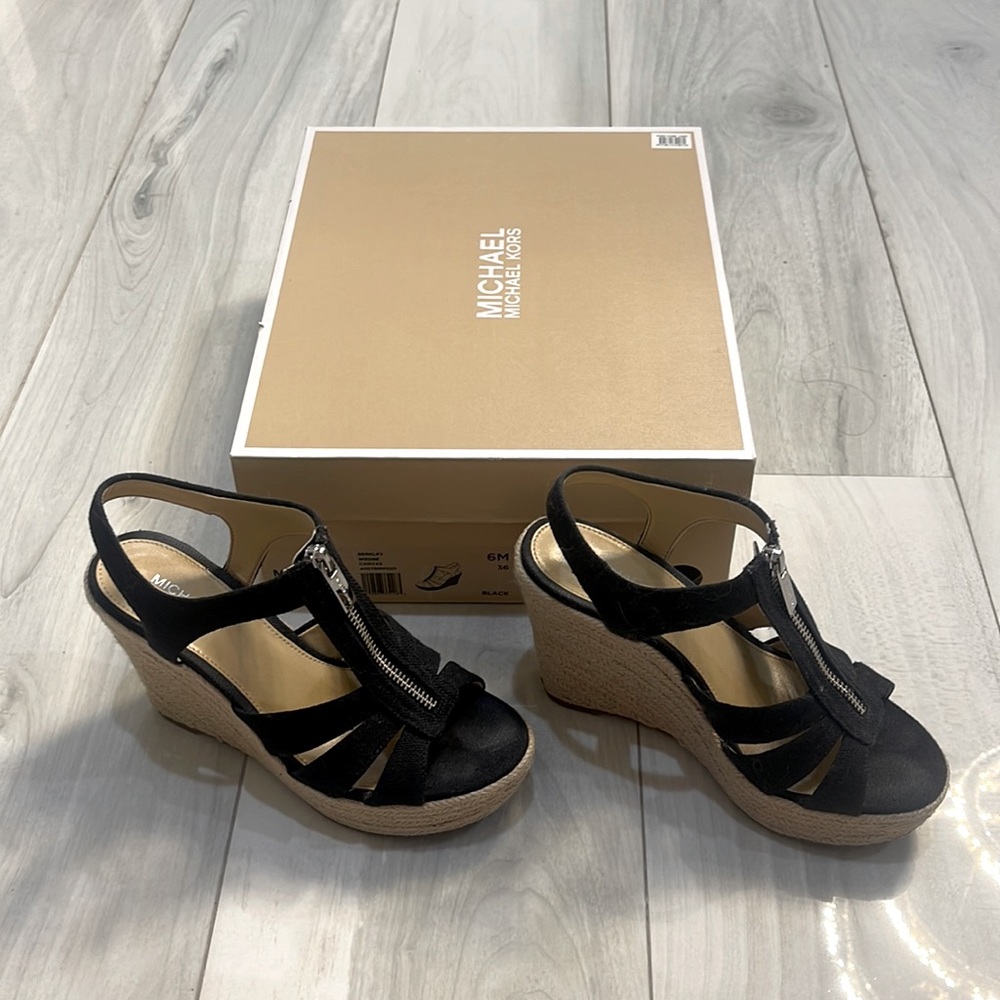 Michael Kors Berkley Wedge Canvas Black size 6